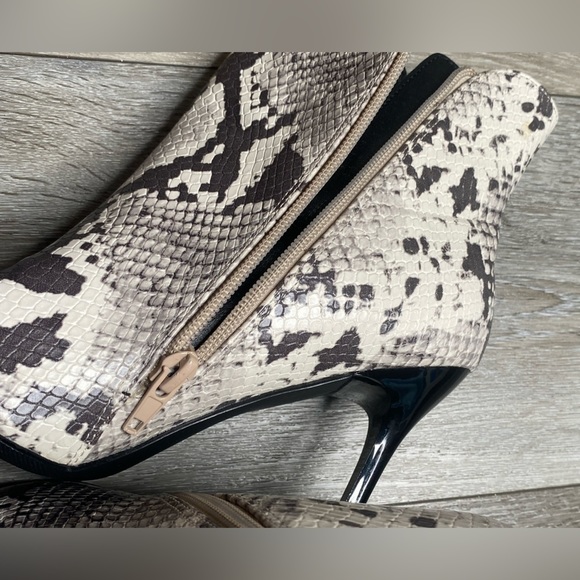 Madden Girl Snake Print Ankle Booties Pointed Toe Primpp/Prim02J1 Size 7 - Picture 14 of 16